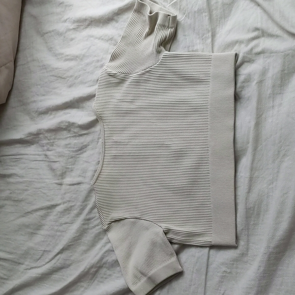 Cropped Ribbed Top - Picture 2 of 4